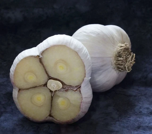 8 Organic Garlic Bulbs Mixed Varieties - Chesnok Red, Music, Italian for Planting or Eating - Image 3