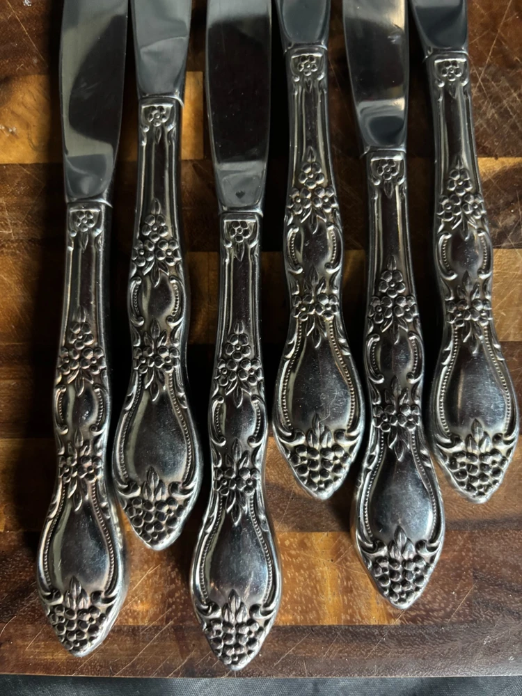 Huntington Dinner Knives Set of 6 - Stainless Steel Cutlery, Dishwasher Safe - Image 1