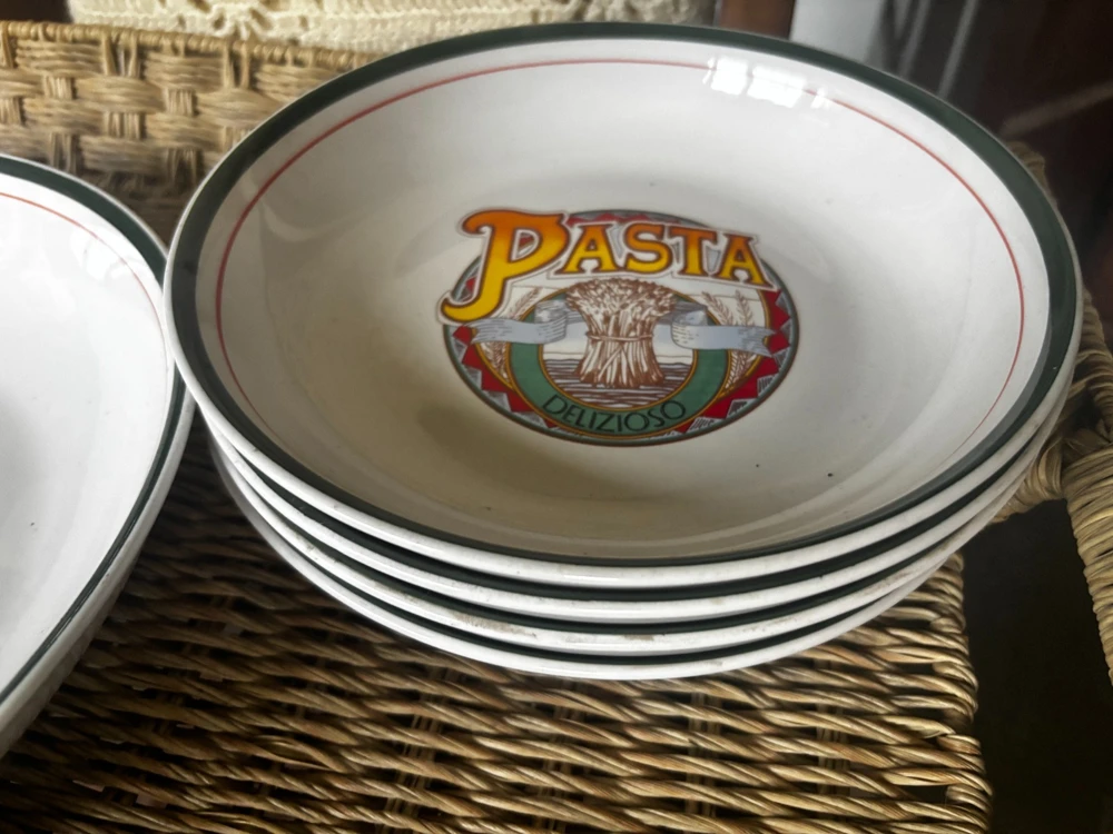 Multicolor Ceramic Pasta Serving Set - 4 Bowls & 1 Serving Bowl - Glossy Finish - Image 2