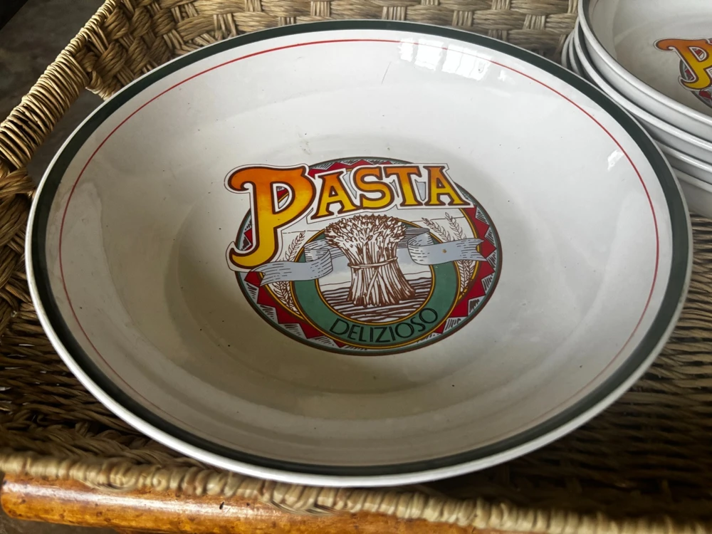 Multicolor Ceramic Pasta Serving Set - 4 Bowls & 1 Serving Bowl - Glossy Finish - Image 3