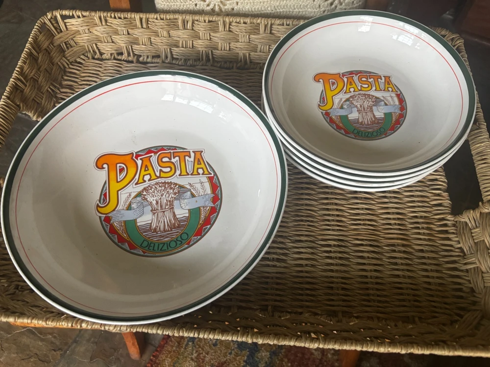 Multicolor Ceramic Pasta Serving Set - 4 Bowls & 1 Serving Bowl - Glossy Finish - Image 1